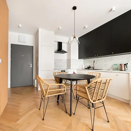 Wilenska Express Chic By Bookinghost